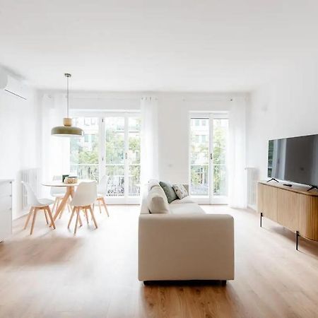 Luxury 2 Bedroom Apartament, Close To San Siro, Fiera And 10 Min Metro To Duomo Milánó Kültér fotó