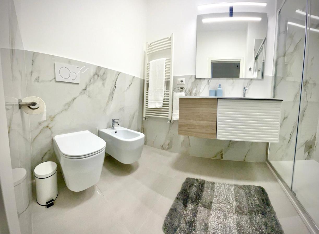 Luxury 2 Bedroom Apartament, Close To San Siro, Fiera And 10 Min Metro To Duomo Milánó Kültér fotó