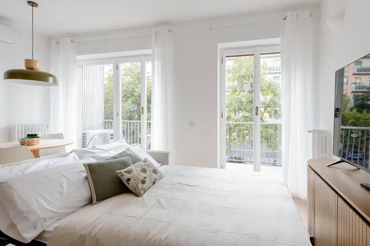 Luxury 2 Bedroom Apartament, Close To San Siro, Fiera And 10 Min Metro To Duomo Milánó Kültér fotó